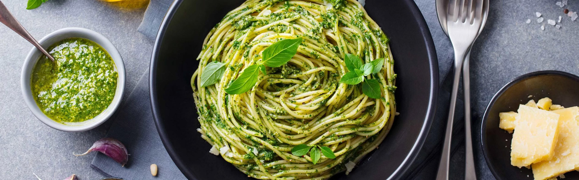 Espaguete de Abobrinha com Molho Pesto
